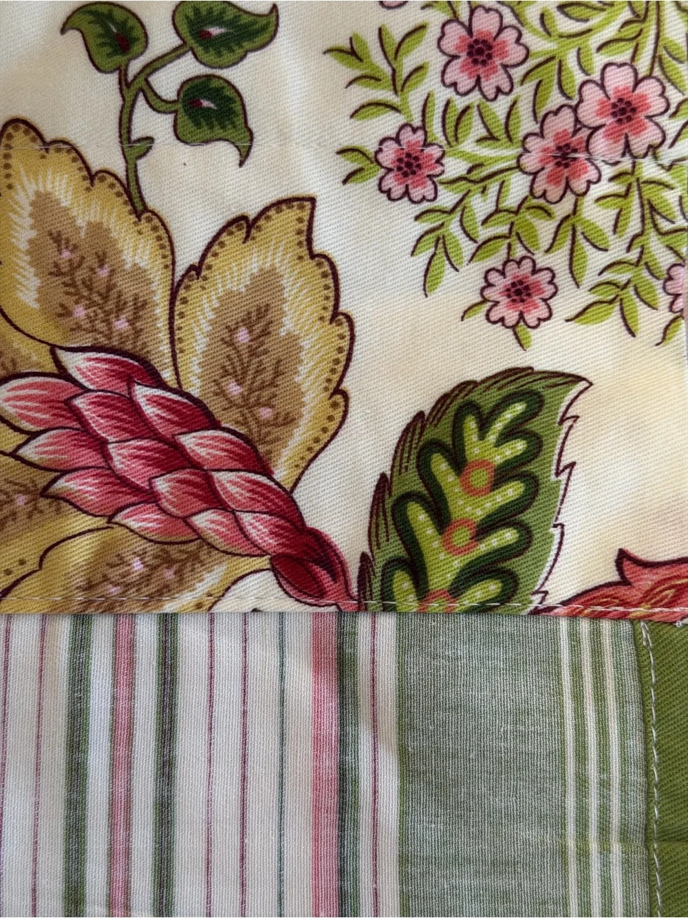 Vintage Waverly Navarra Floral & Stripe Scalloped Peek-A-Boo Valance